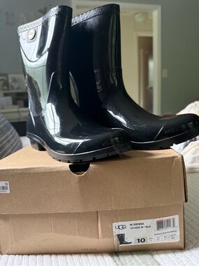 UGG Black Gloss Short Rain Boots